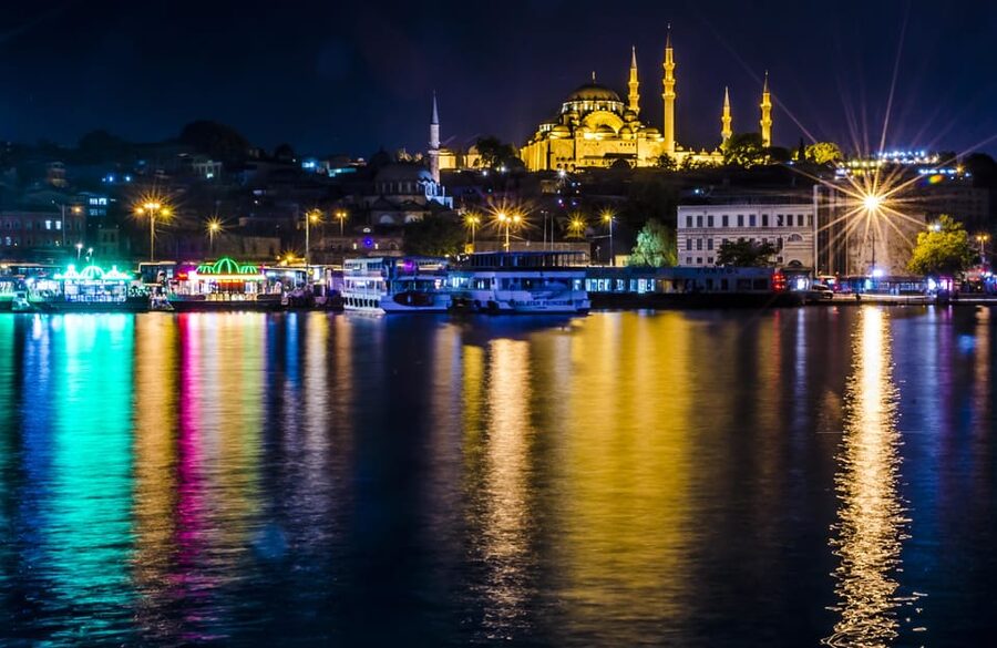 Istanbul: Bosphorus Dinner Cruise Incl. Drinks with Transfer - Dinner, drinks, and what the $41 price really covers