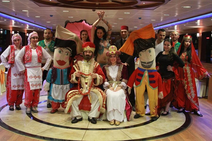 Istanbul: Bosphorus Dinner Cruise Incl. Drinks with Transfer - Rumeli Fortress and Fatih Sultan Mehmet Bridge