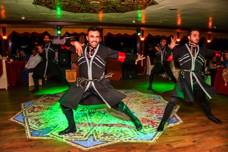 Istanbul: Bosphorus Dinner Cruise w/ Drinks & Entertainment - FAQ