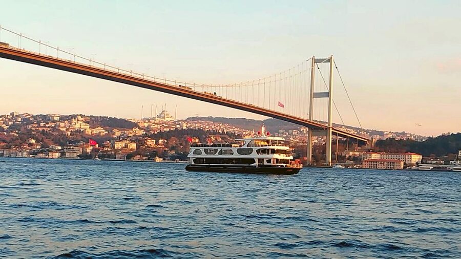 Istanbul: Bosphorus Dinner Cruise with Drinks & Turkish Show - What kind of Bosphorus evening is this?