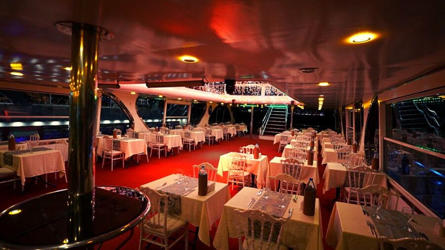 Istanbul: Bosphorus Dinner Cruise with Drinks & Turkish Show - The DJ changes the mood after the cultural acts