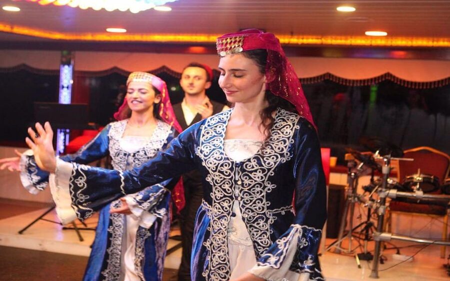 Istanbul: Bosphorus Dinner Cruise with Entertainment - Key points to know before booking