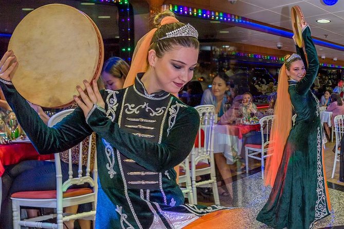 Istanbul Bosphorus Dinner Cruise with Turkish Show - Crowding, tables, and service