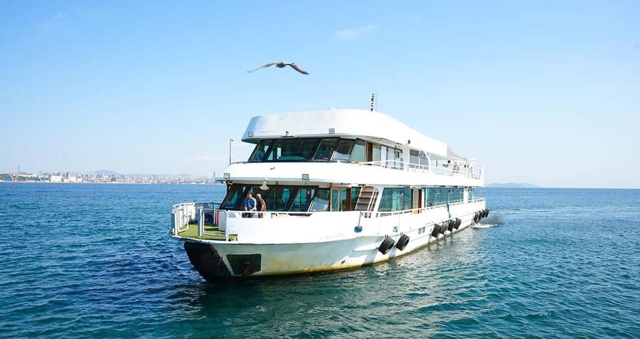 Istanbul: Bosphorus & Golden Horn Cruise Daytime or Sunset - Dolmabahçe, Çırağan, and Ortaköy from the water