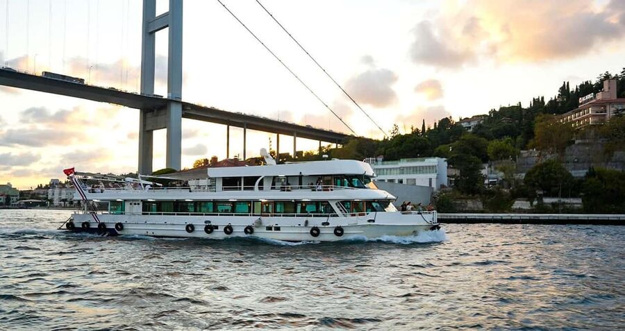Istanbul: Bosphorus & Golden Horn Cruise Daytime or Sunset - Boarding the Haci Salihoglu boat