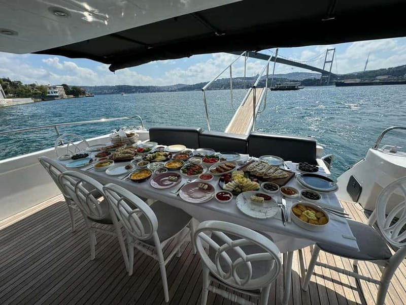 Istanbul: Bosphorus Morning or Sunset Yacht Tour with Snacks - The host can make the difference
