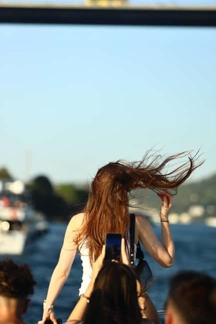 Istanbul: Bosphorus Private Guided Yacht Cruise with Snacks - Rumeli Hisarı and the northern turn