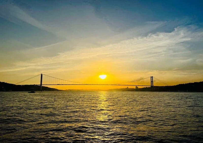 Istanbul: Bosphorus Private Guided Yacht Cruise with Snacks - Anadolu Fortress and Küçüksu Palace