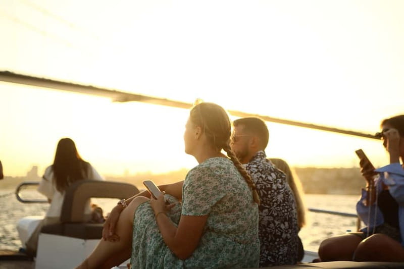 Istanbul: Bosphorus Private Guided Yacht Cruise with Snacks - Beylerbeyi Palace and Maiden’s Tower