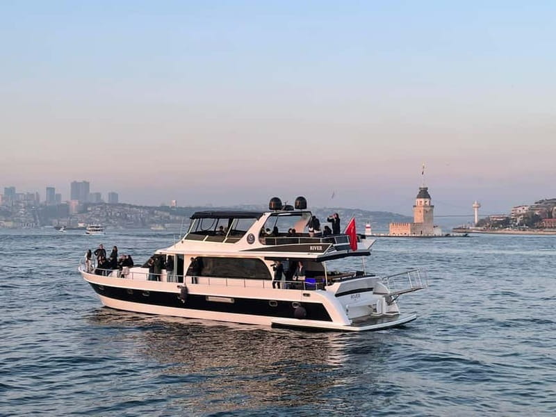 Istanbul: Bosphorus Private Guided Yacht Cruise with Snacks - Meeting the yacht at Kuruçeşme Park
