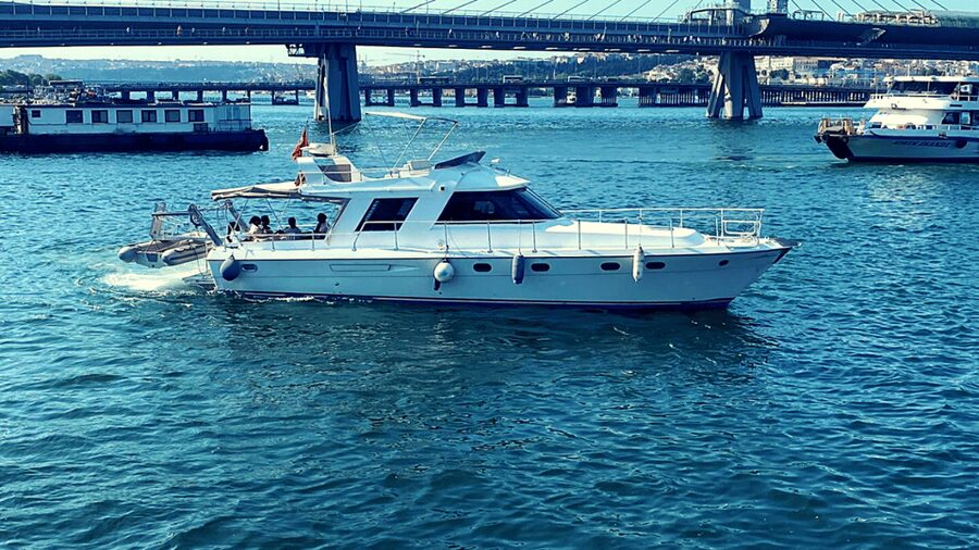 İstanbul: Bosphorus Private Yacht Cruise with Tea and Coffee - Who will enjoy this private cruise?
