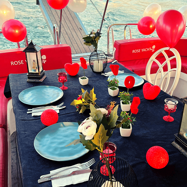 İstanbul: Bosphorus Private Yacht Cruise with Tea and Coffee - The first views from the water