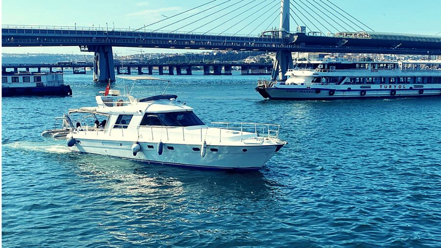 İstanbul: Bosphorus Private Yacht Cruise with Tea and Coffee - Anatolian Fortress and the return ride
