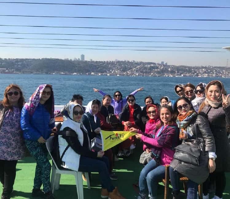 Istanbul: Bosphorus Sightseeing Boat Tour with Guide - Starting in Sultanahmet and reaching the dock