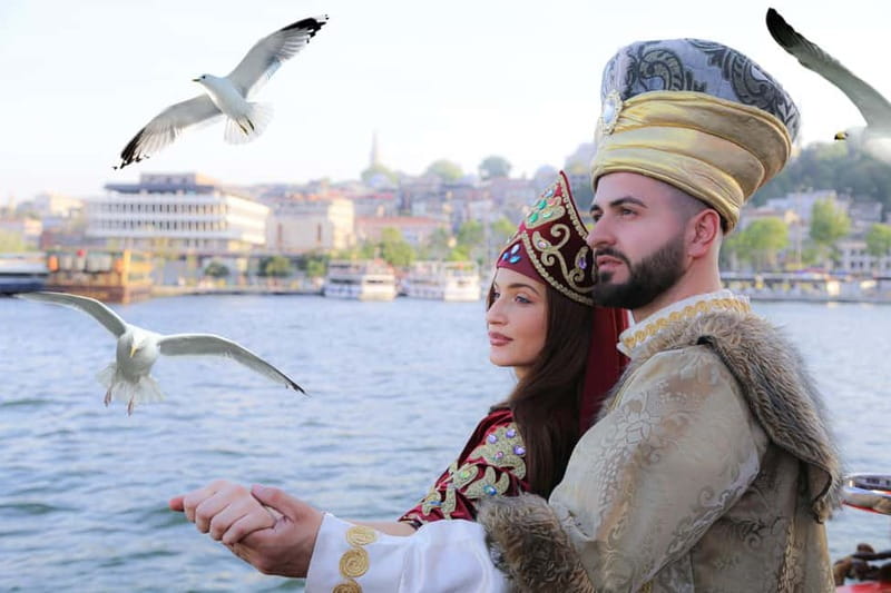 Istanbul: Bosphorus Sightseeing Cruise Tour with Audio Guide - Finding the boat near the Galata waterfront