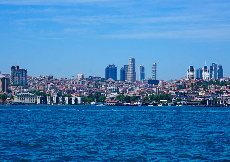Istanbul: Bosphorus Sightseeing Cruise with Sunset Option - The first stretch: leaving Eminönü behind