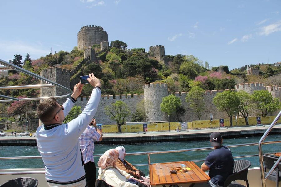 Istanbul: Bosphorus Strait and Black Sea Lunch Cruise - Golden Horn, Galata Bridge, and the return to Kabataş