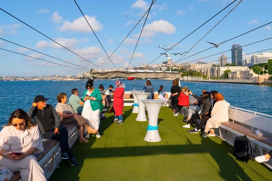 Istanbul: Bosphorus Strait Sightseeing Cruise & Audio Guide - Key points to know before boarding