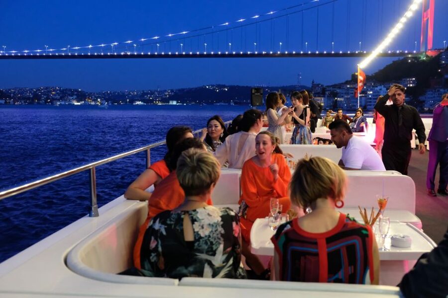 Istanbul: Bosphorus Sunset Cruise with Dinner - Key points worth knowing