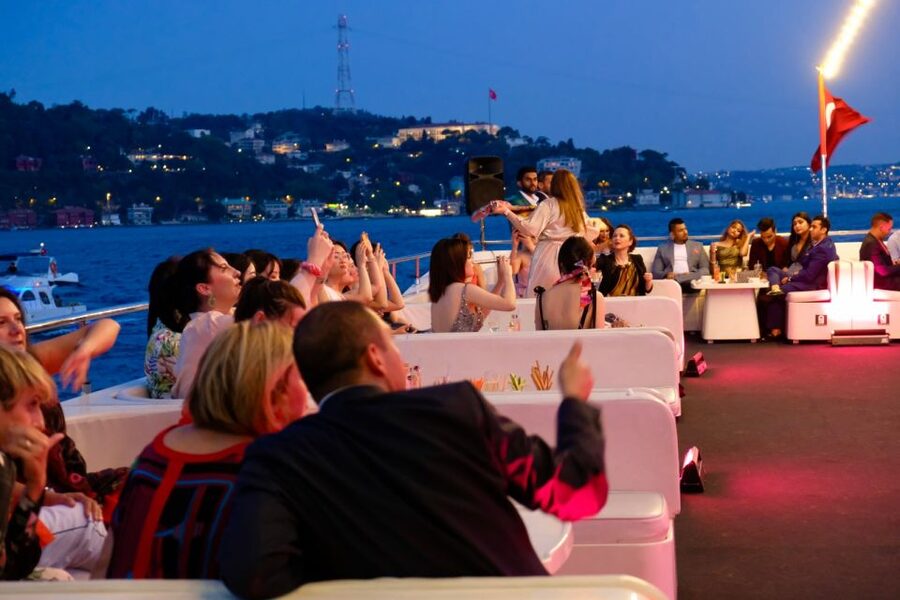 Istanbul: Bosphorus Sunset Cruise with Dinner - Why a Bosphorus sunset cruise works so well