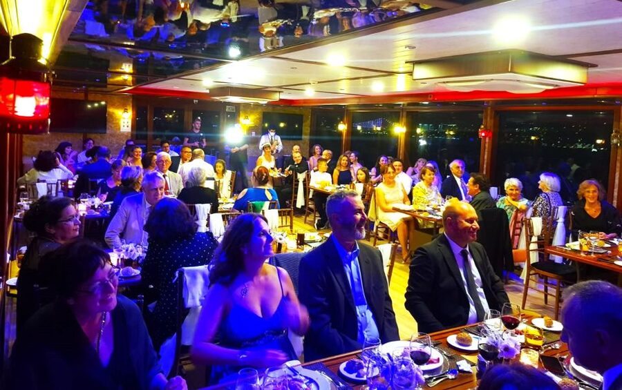 Istanbul: Bosphorus Sunset Cruise with Dinner - Anatolian Fortress and Rumeli Fortress