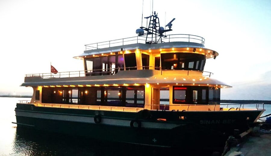Istanbul: Bosphorus Sunset Cruise with Dinner - Ortaköy and Dolmabahçe after sunset