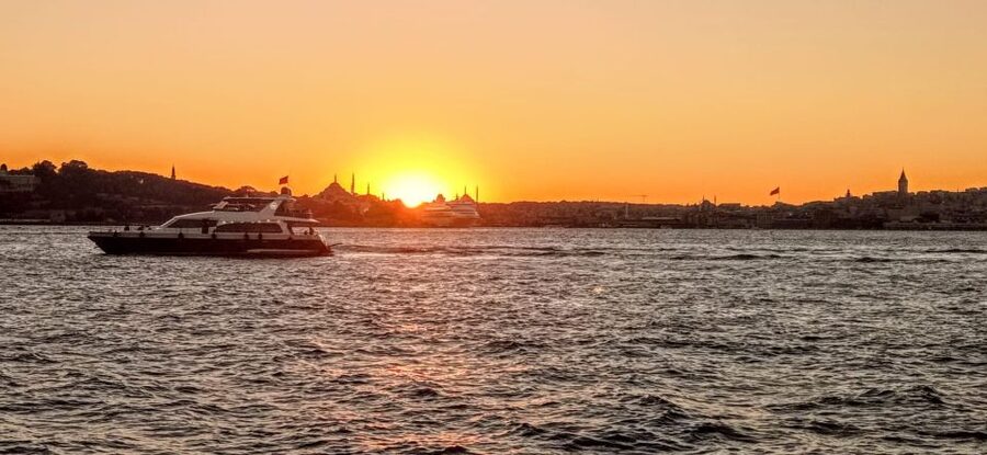 Istanbul: Bosphorus Sunset Cruise with Dinner - What dinner adds to the experience