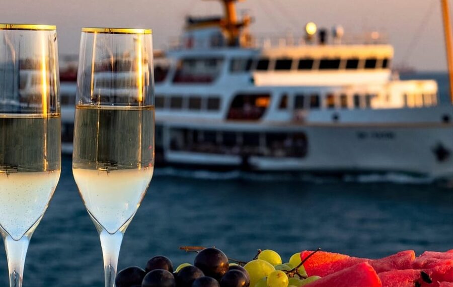 Istanbul: Bosphorus Sunset Cruise with Drinks & Snack - Why a Bosphorus sunset cruise works so well