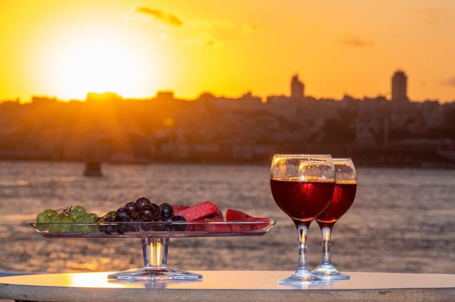 Istanbul: Bosphorus Sunset Cruise with Drinks & Snack - Rumeli Fortress and the narrow northern passage