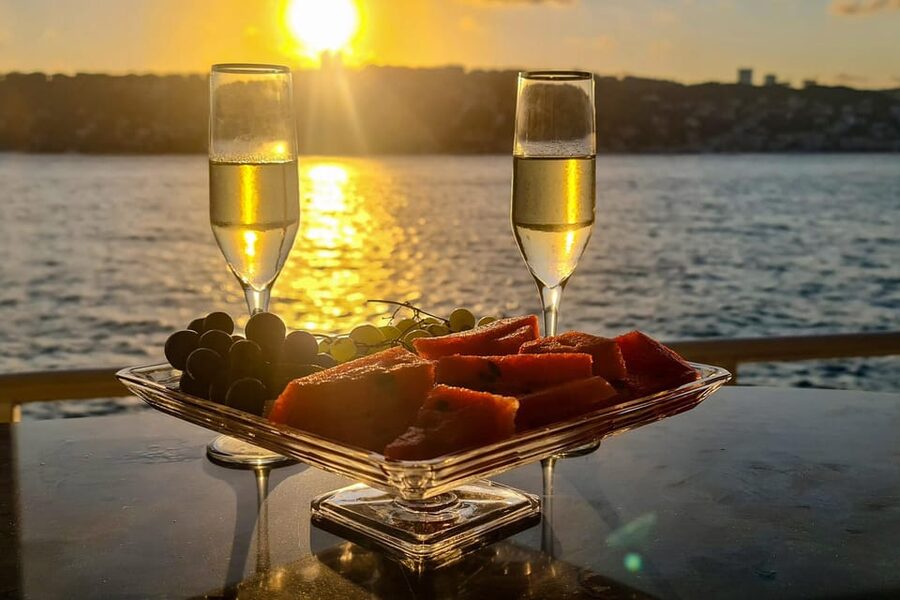 Istanbul: Bosphorus Sunset Cruise with Drinks & Snack - Galata Tower and the final city panorama