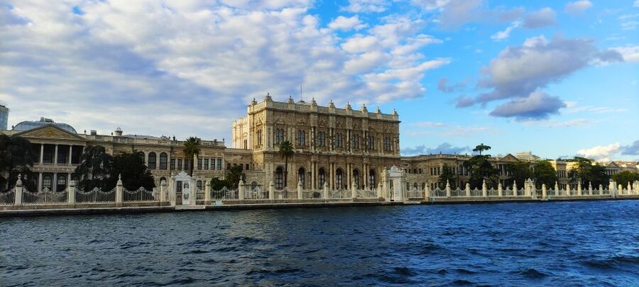 Istanbul: Bosphorus Sunset Cruise with Snacks and Wine - Key points to know before booking