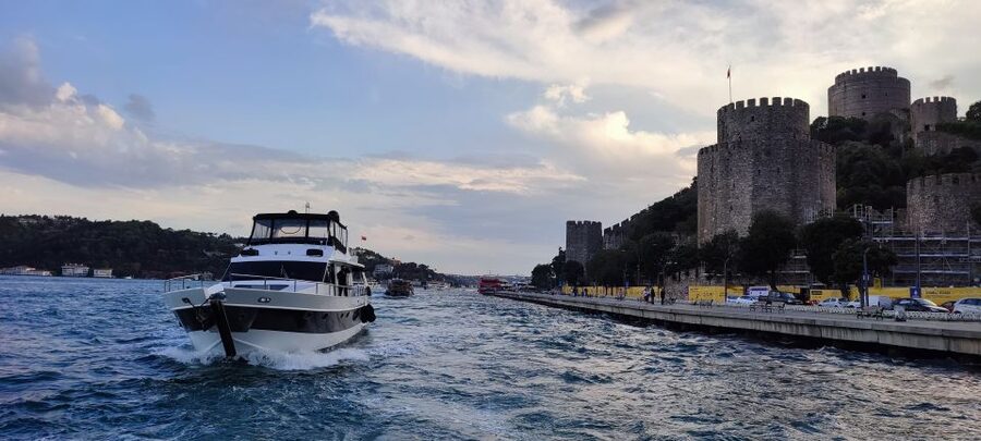 Istanbul: Bosphorus Sunset Cruise with Snacks and Wine - Bebek and Rumeli Fortress as the shoreline opens up