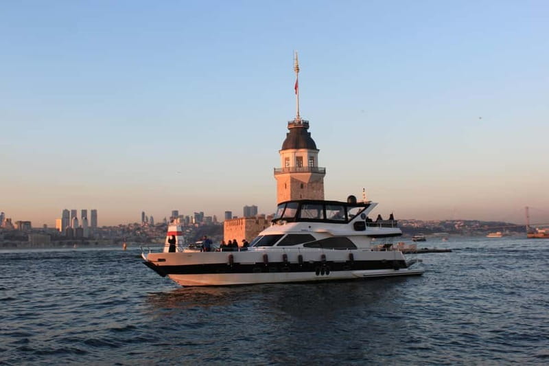 Istanbul: Bosphorus Sunset or Night Yacht Cruise & Transfers - Why the Bosphorus is Istanbul’s best viewing line