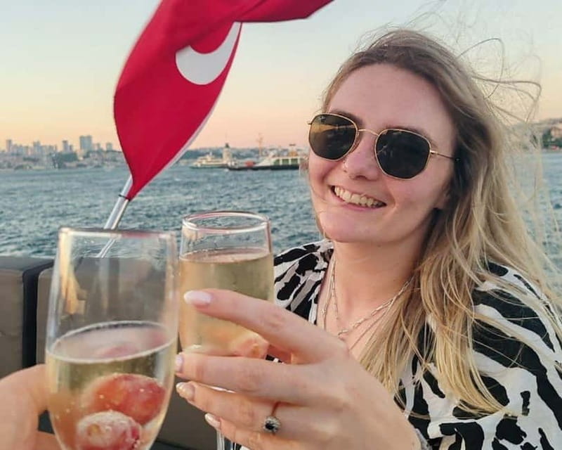 Istanbul: Bosphorus Sunset or Night Yacht Cruise & Transfers - The views from Europe to Asia