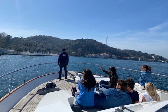 Istanbul Bosphorus Sunset Yacht Cruise - The sunset pause at Maiden’s Tower
