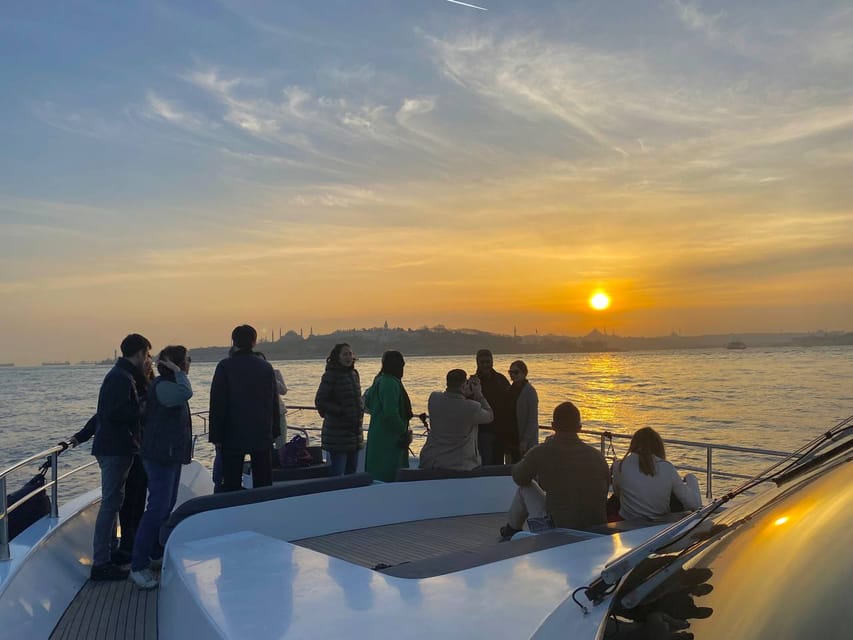 Istanbul: Bosphorus Sunset Yacht Cruise with Live Guide - Why a Sunset Cruise Works So Well in Istanbul