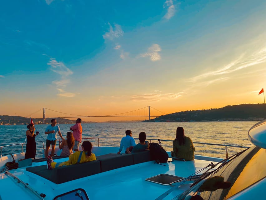 Istanbul: Bosphorus Sunset Yacht Cruise with Live Guide - Snacks, Drinks, and the Pace of Service