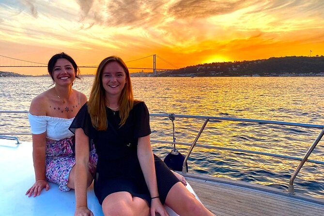 Istanbul Bosphorus Sunset Yacht Cruise With Live Guide And Snacks - Why the Bosphorus works best at sunset