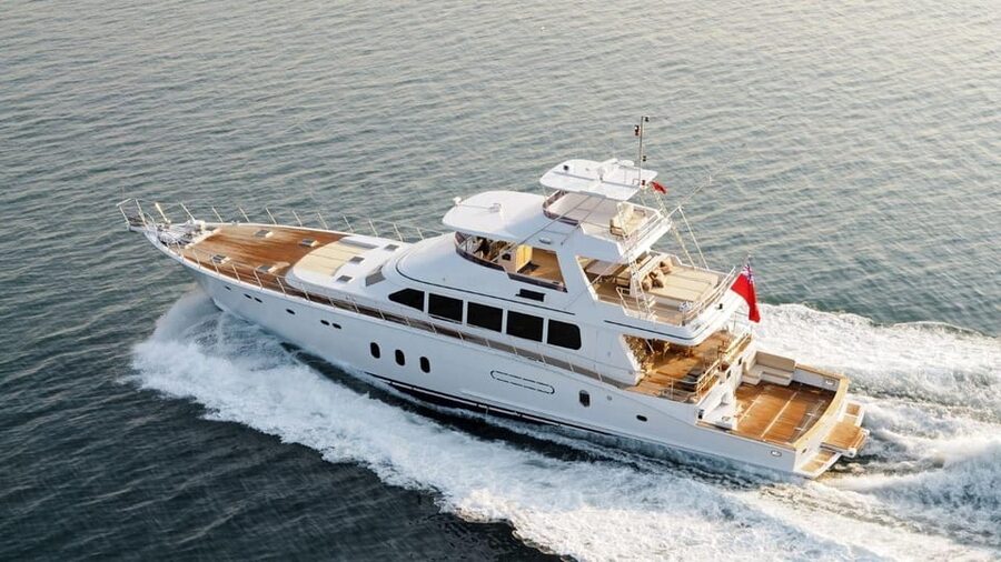 Istanbul: Bosphorus Yacht Cruise - Boarding at Kabataş and settling onto the yacht
