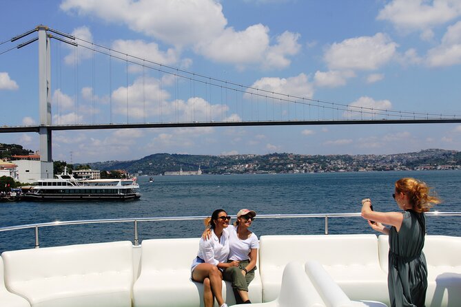 Istanbul Bosphorus Yacht Experience – Asian Side Visit in Kanlica - Arnavutköy, Bebek, and the grand Bosphorus homes