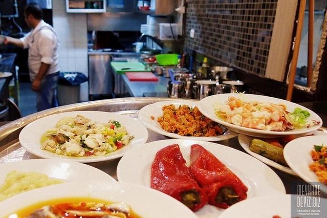 Istanbul by Night: Dining Out in a Turkish Way - What the guide adds to the evening