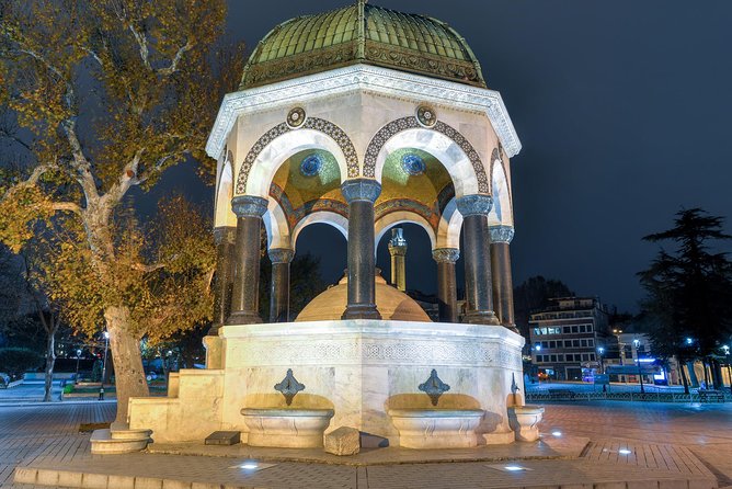 Istanbul Byzantine and Ottoman Tour: Hagia Sophia, Topkapi Palace, Blue Mosque and Grand Bazaar - Hagia Sophia, where the city’s faiths meet