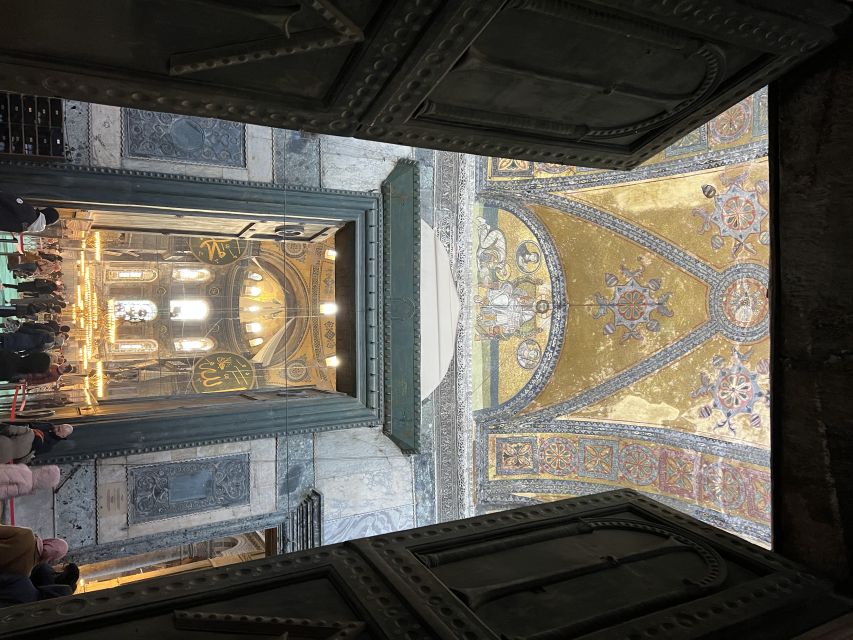 Istanbul: City Highlights Group Tour with Hagia Sophia Entry - What the guides add