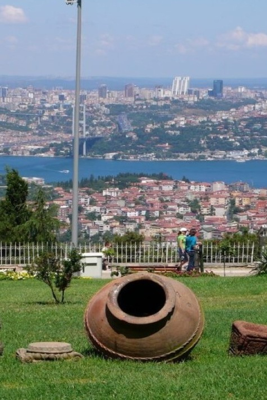 Istanbul: City Hightlights Bus Tour and Bosphorus Cruise - Beylerbeyi Palace beside the Bosphorus