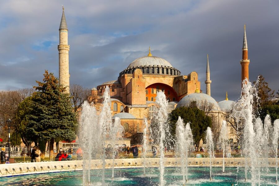 Istanbul City Walk: Blue Mosque, Hippodrome & Hagia Sophia - Entering the Blue Mosque