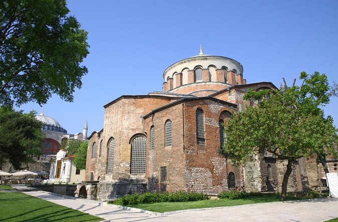 Istanbul Classics and Highlights: Full Day with Lunch - A one-hour Turkish lunch at Deraliye