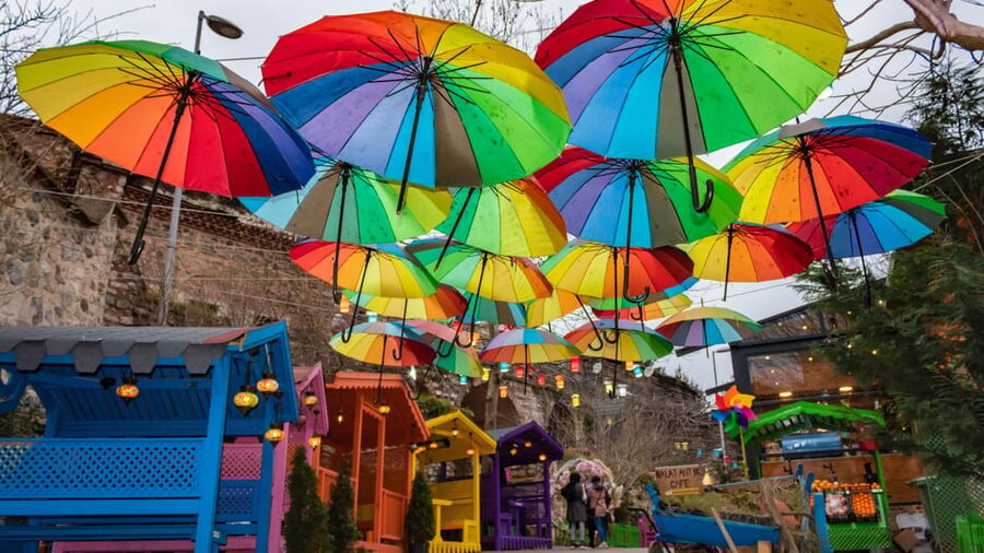 Istanbul: Colorful Fener & Balat Walking Tour w/Expert Guide - Colorful houses, stairways, and local Balat