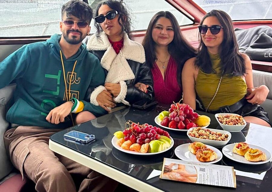 Istanbul: Daytime Bosphorus Yacht Cruise with Fruit & Snacks - Reaching the bridge and the Asian shore