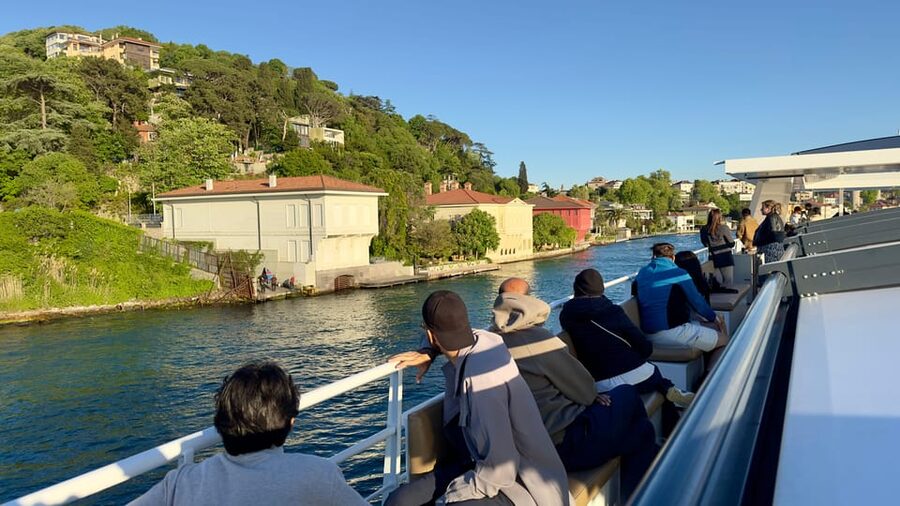 Istanbul: Daytime or Sunset Sightseeing Cruise & Audio Guide - Food, drinks, and onboard comfort