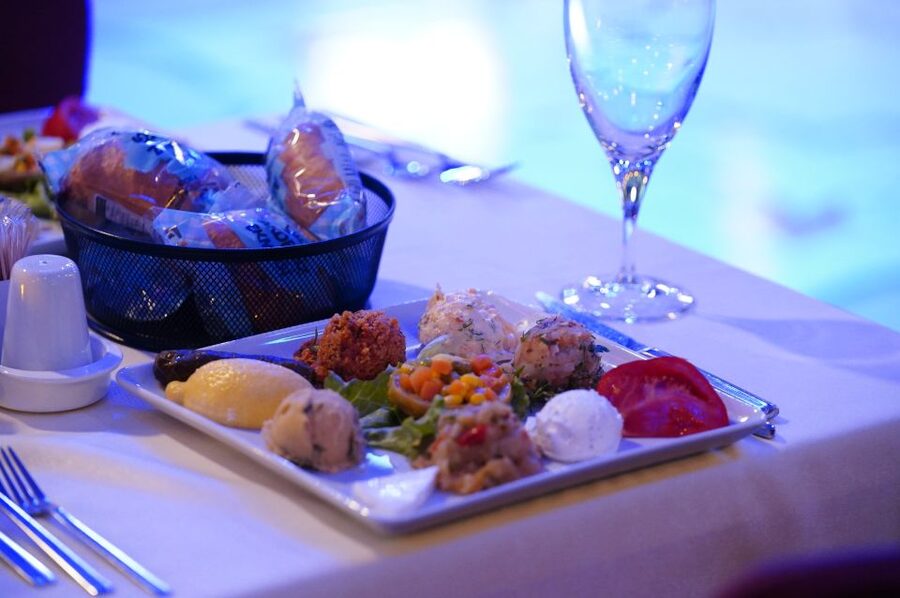Istanbul: Dinner Cruise and Entertainment with Private Table - Why a Bosphorus dinner works so well at night